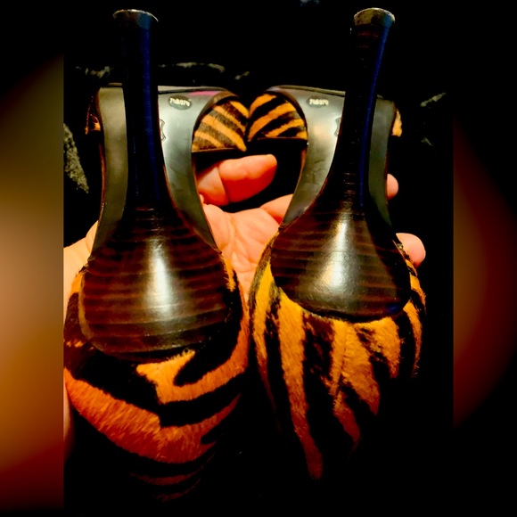 BCBGMaxAzria Animal Print Heels New. Size 7.5 - Picture 7 of 10